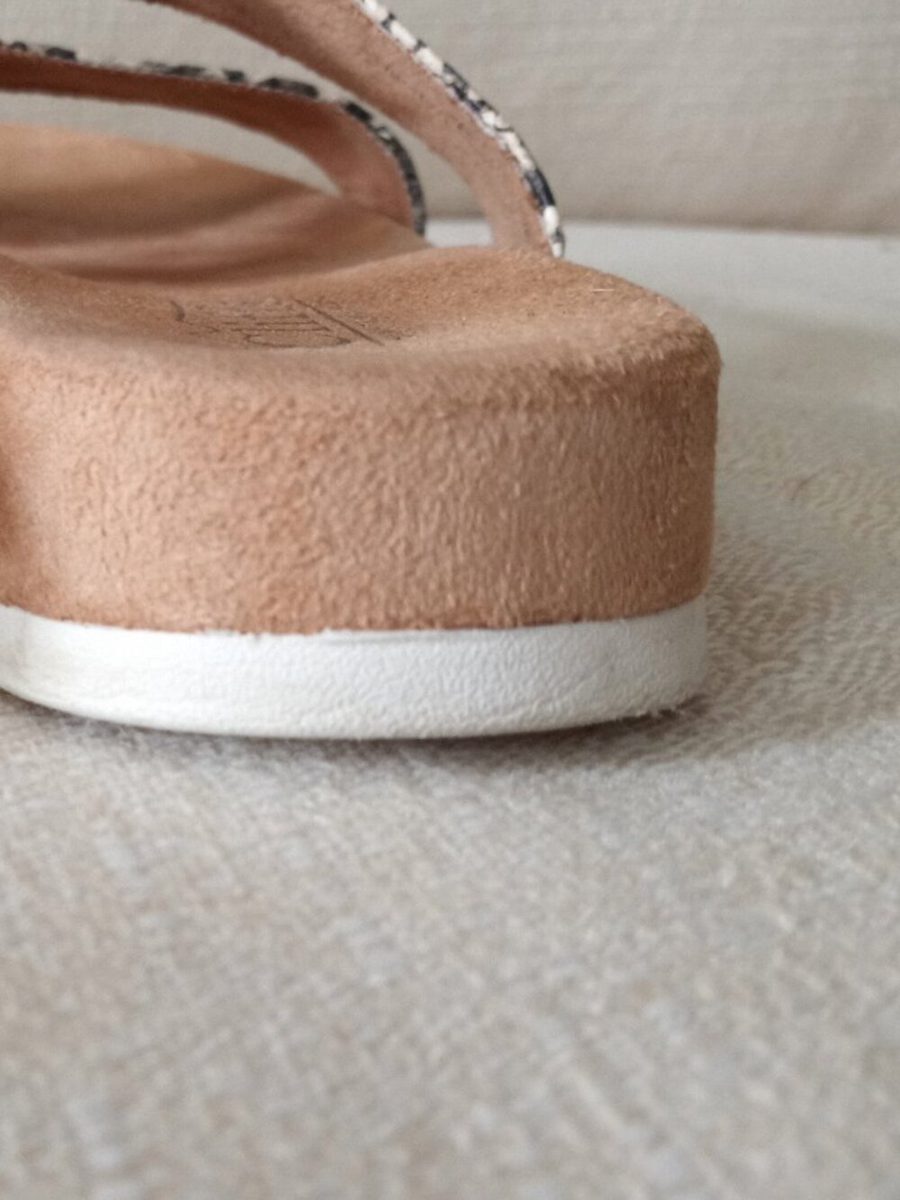 'CLIFFS' Faux reptile 'TAHLIE' Slide Sandal Size 7.5 EUC - Picture 11 of 15